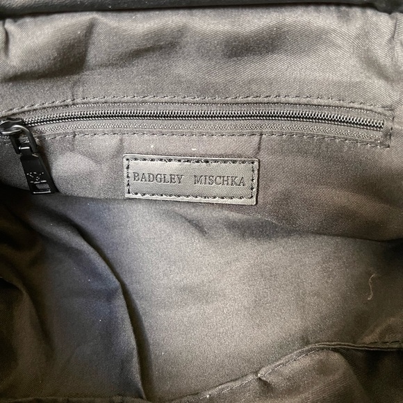 Badgley Mischka vegan leather wrapped frame cloth with thick chain-link stra - Picture 7 of 12